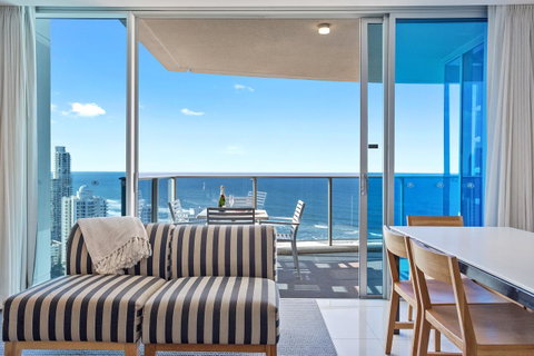 Holiday Holiday H-Residences Apartments - Pubs and Clubs 1