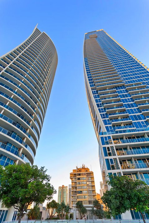 Holiday Holiday H-Residences Apartments - Pubs and Clubs 16