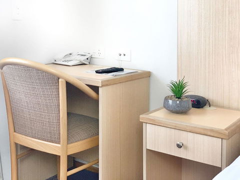 Airport Ascot Motel - Pubs and Clubs 17