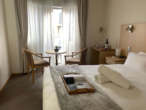 Airport Ascot Motel - Pubs and Clubs 23