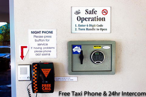 Airport Ascot Motel - Pubs and Clubs 37