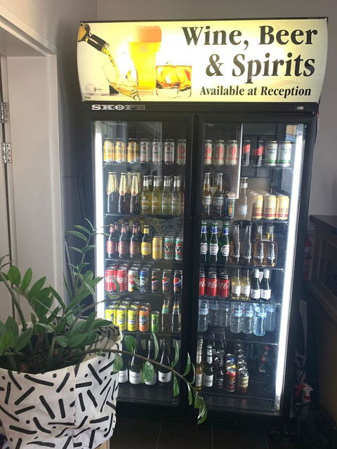 Airport Ascot Motel - Pubs and Clubs 28