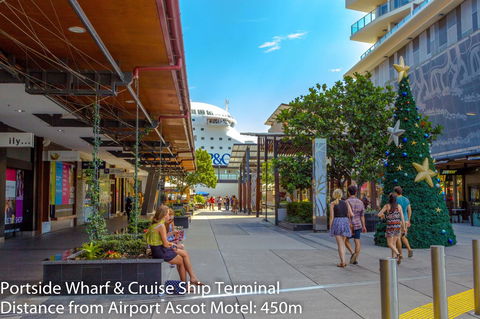 Airport Ascot Motel - Pubs and Clubs 34