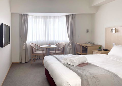 Airport Ascot Motel - Pubs and Clubs 16