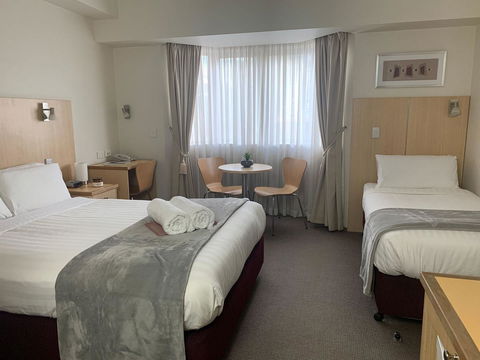 Airport Ascot Motel - Pubs and Clubs 12