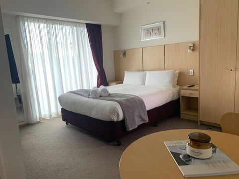 Airport Ascot Motel - Pubs and Clubs 5