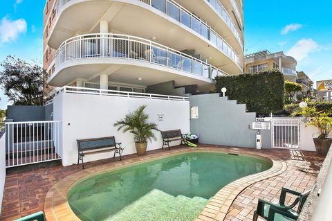 Belvedere Apartments - Pubs and Clubs 1