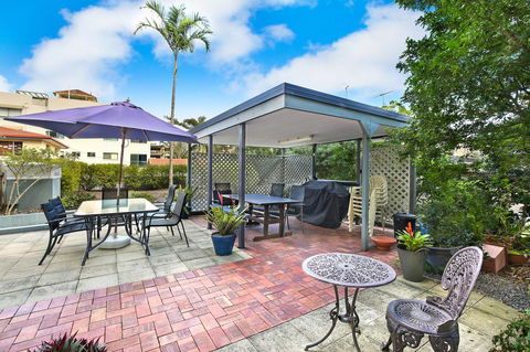 Belvedere Apartments - Pubs and Clubs 2