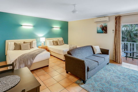 Coral Tree Inn - Pubs and Clubs 6