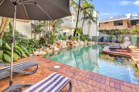 Coral Tree Inn - Pubs and Clubs 2