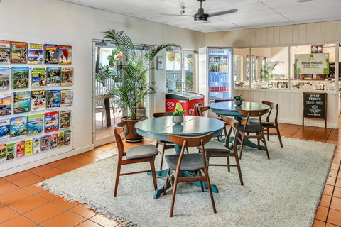 Coral Tree Inn - Pubs and Clubs 16