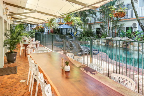 Coral Tree Inn - Pubs and Clubs 22