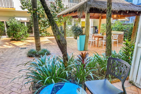 Coral Tree Inn - Pubs and Clubs 10