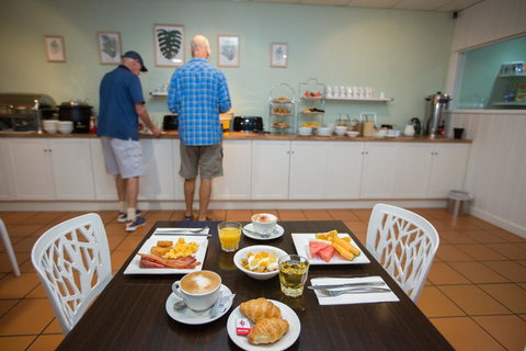 Coral Tree Inn - Pubs and Clubs 8