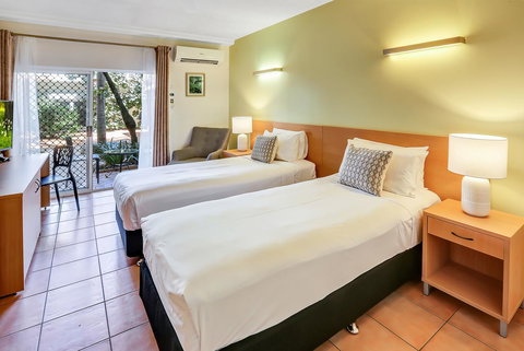 Coral Tree Inn - Pubs and Clubs 11