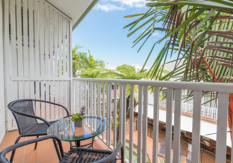 Coral Tree Inn - Pubs and Clubs 43