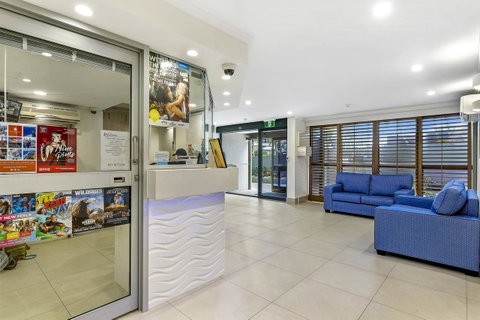 Norfolk Luxury Beachfront Apartments - Pubs and Clubs 2
