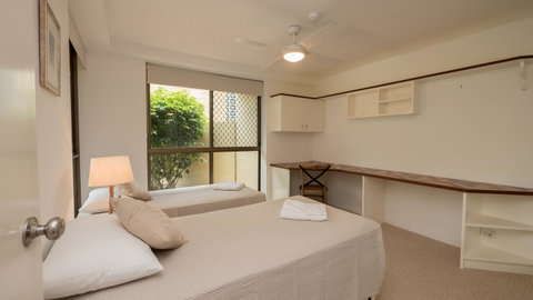 Norfolk Luxury Beachfront Apartments - Pubs and Clubs 20
