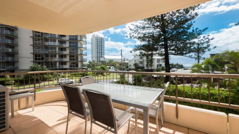 Norfolk Luxury Beachfront Apartments - Pubs and Clubs 27
