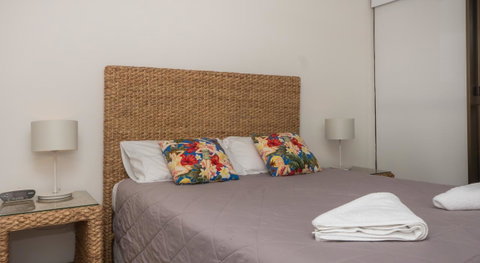 Norfolk Luxury Beachfront Apartments - Pubs and Clubs 33