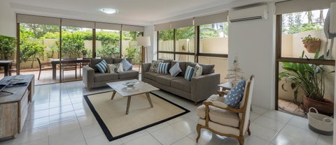 Norfolk Luxury Beachfront Apartments - Pubs and Clubs 12