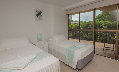 Norfolk Luxury Beachfront Apartments - Pubs and Clubs 18