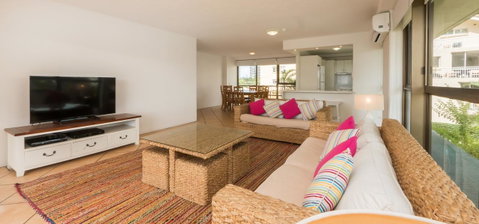 Norfolk Luxury Beachfront Apartments - Pubs and Clubs 26