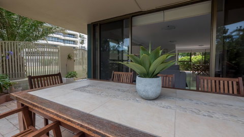 Norfolk Luxury Beachfront Apartments - Pubs and Clubs 23