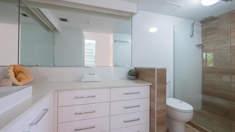 Norfolk Luxury Beachfront Apartments - Pubs and Clubs 17