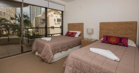 Norfolk Luxury Beachfront Apartments - Pubs and Clubs 31