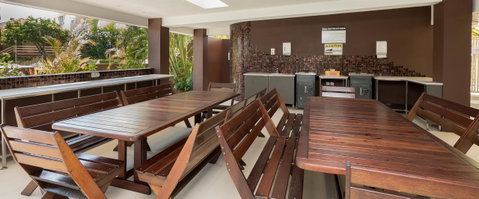 Norfolk Luxury Beachfront Apartments - Pubs and Clubs 7
