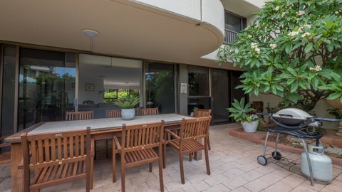 Norfolk Luxury Beachfront Apartments - Pubs and Clubs 22