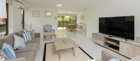 Norfolk Luxury Beachfront Apartments - Pubs and Clubs 10