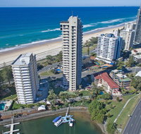 Capricorn One Beachside Holiday Apartments - Official - Pubs and Clubs