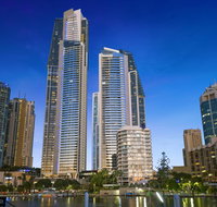 Holiday Holiday Circle On Cavill Apartments - Pubs and Clubs