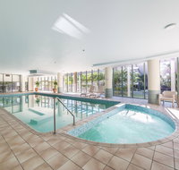 Meriton On Main Beach - Pubs and Clubs