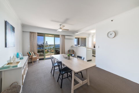 The Meriton Apartments On Main Beach - Pubs and Clubs 14