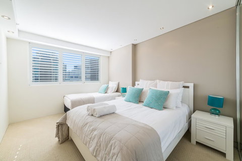 The Meriton Apartments On Main Beach - Pubs and Clubs 6