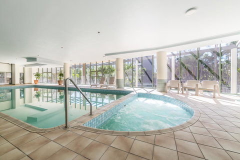 The Meriton Apartments On Main Beach - Pubs and Clubs 33