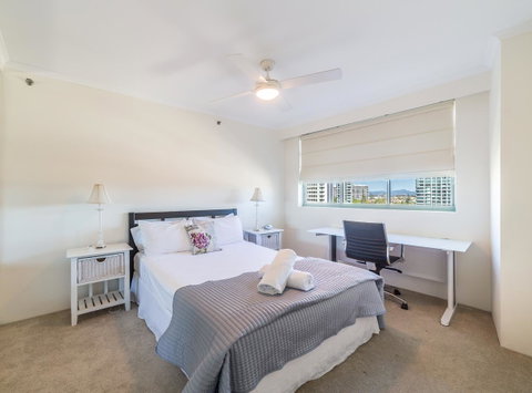 The Meriton Apartments On Main Beach - Pubs and Clubs 16
