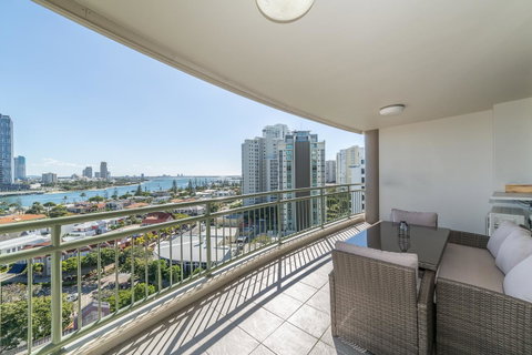 The Meriton Apartments On Main Beach - Pubs and Clubs 23