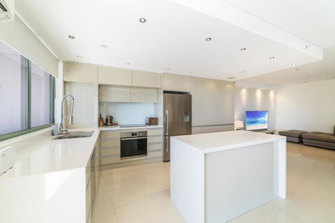 The Meriton Apartments On Main Beach - Pubs and Clubs 9