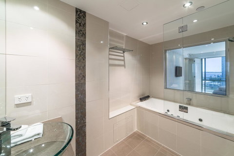 The Meriton Apartments On Main Beach - Pubs and Clubs 8