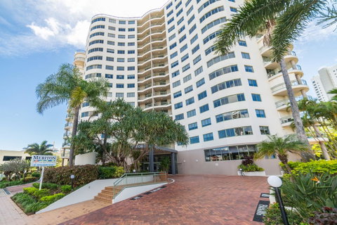 The Meriton Apartments On Main Beach - Pubs and Clubs 38