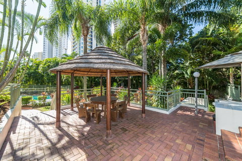 The Meriton Apartments On Main Beach - Pubs and Clubs 40
