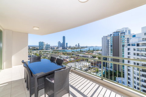 The Meriton Apartments On Main Beach - Pubs and Clubs 22
