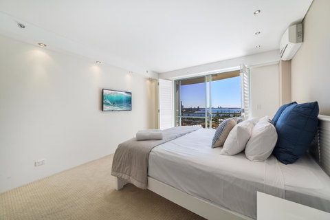 The Meriton Apartments On Main Beach - Pubs and Clubs 5