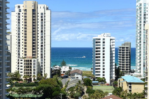 The Meriton Apartments On Main Beach - Pubs and Clubs 29