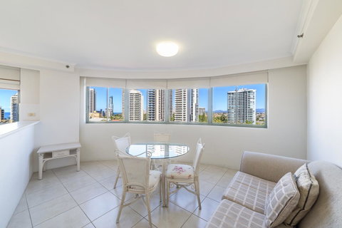 The Meriton Apartments On Main Beach - Pubs and Clubs 4