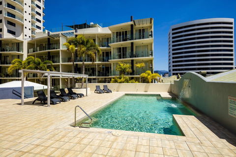 Jack And Newell Holiday Apartments - Go Out 8